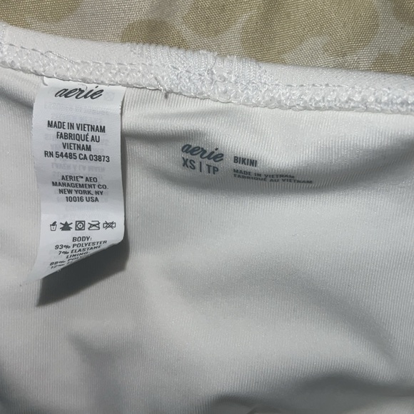 White crochet style bikini bottoms - Picture 3 of 3